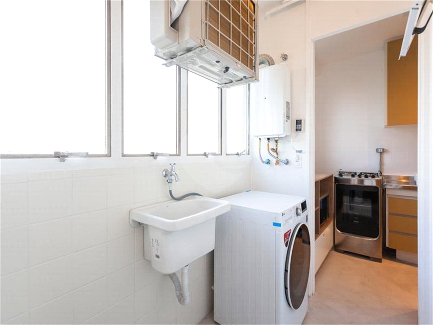 Apartamento à venda com 4 quartos, sendo 1 suíte, em Vila Olímpia, São Paulo, SP