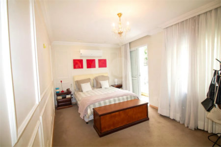 Casa à venda com 4 quartos, sendo 3 suítes, no condomínio Residencial Sans Souci, São Paulo - SP