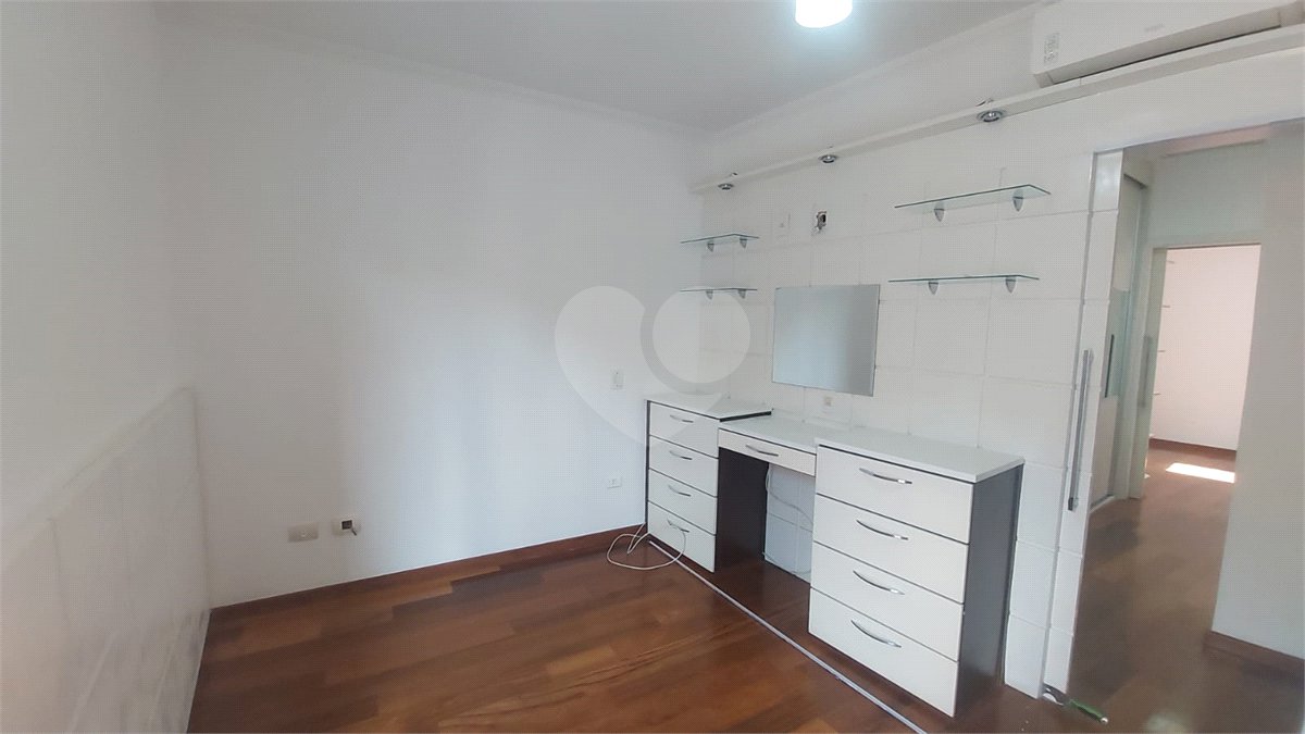 Casa para alugar com 3 quartos, sendo 1 suíte, no condomínio Santanna, São Paulo - SP