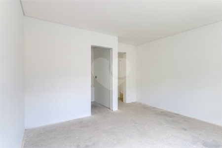 Casa à venda com 4 quartos, sendo 3 suítes, no condomínio Jardim Flora, São Paulo - SP