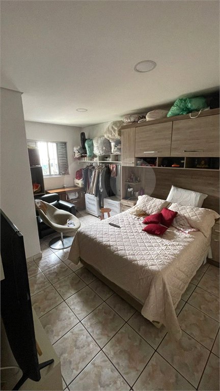 Sobrado à venda com 3 quartos em Jardim Laila, Embu das Artes, SP