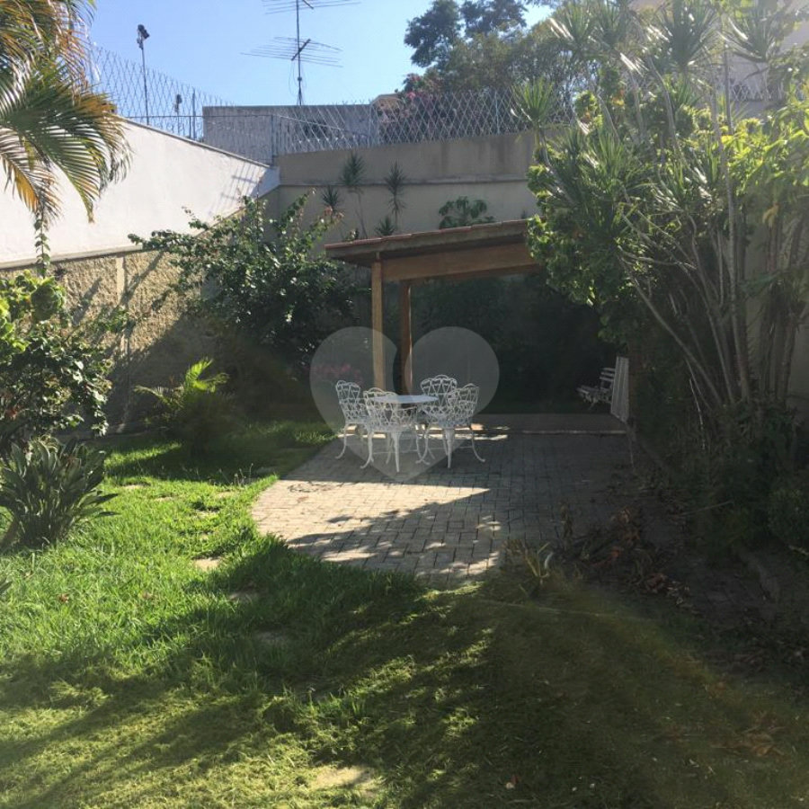 Sobrado à venda com 3 quartos, sendo 1 suíte, em Jardim São Bento, São Paulo, SP