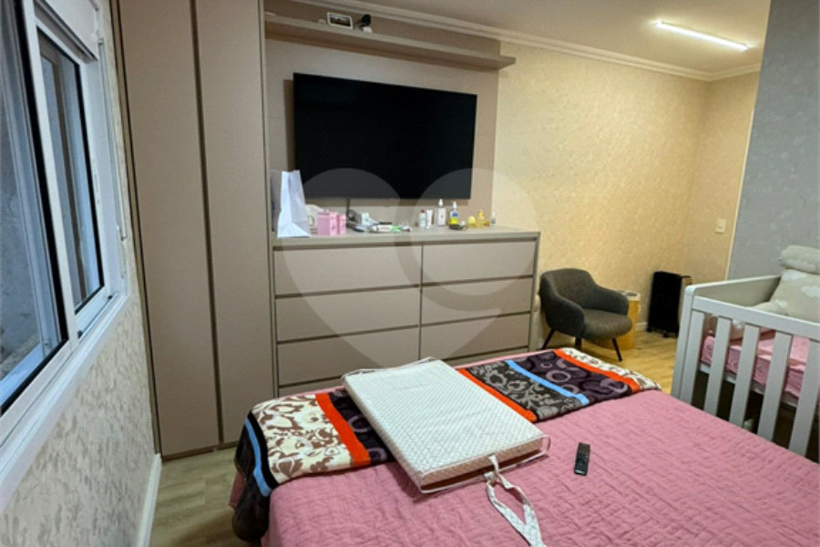 Casa à venda com 3 quartos, sendo 1 suíte, no condomínio Residencial Vegas, São Paulo - SP