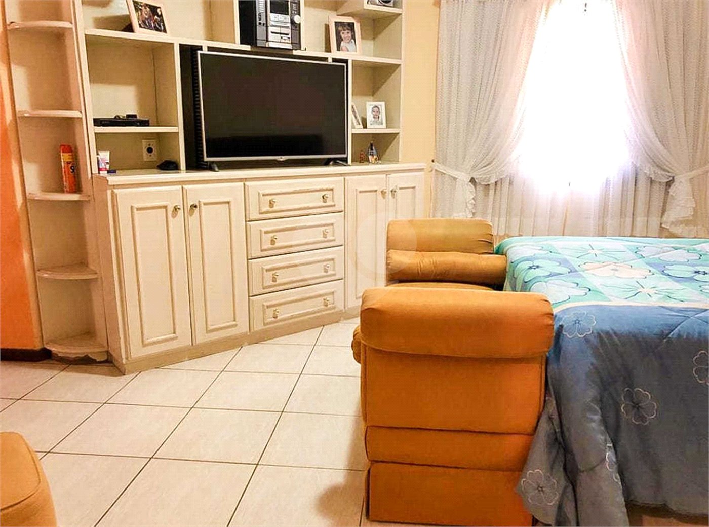 Casa à venda com 3 quartos, sendo 1 suíte,  no condomínio Vivenda das Vinhas, Vinhedo - SP