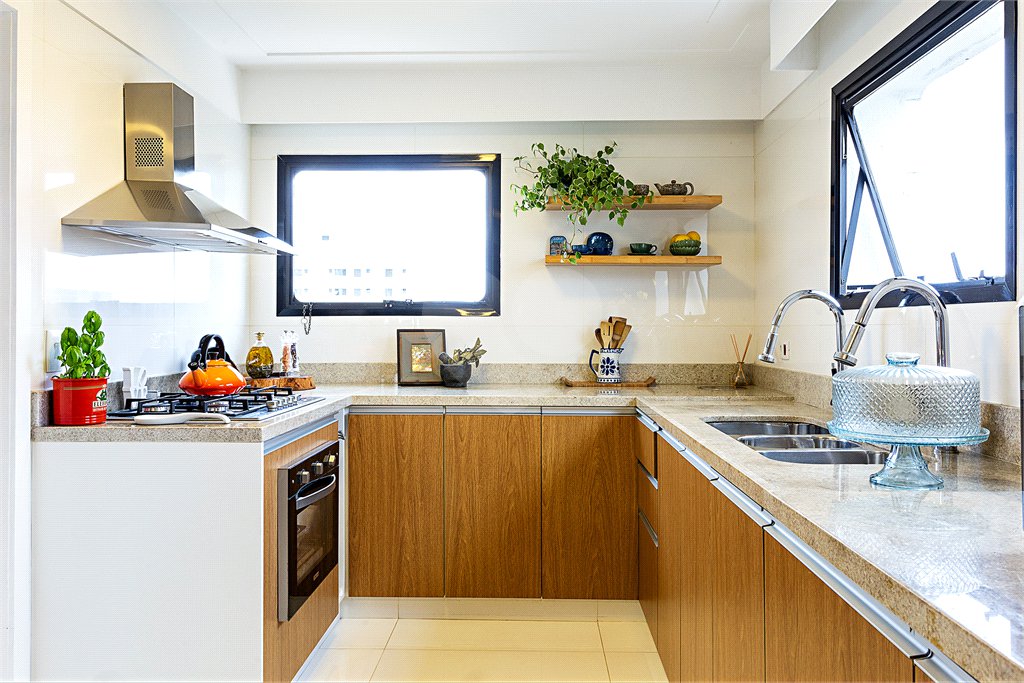 Apartamento à venda com 3 quartos, sendo 1 suíte, em Alto da Boa Vista, São Paulo, SP