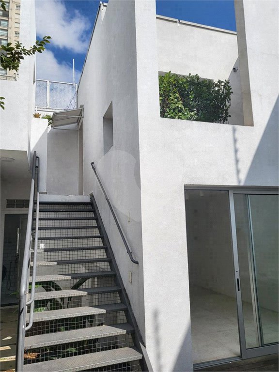 Sobrado à venda ou para alugar com 3 quartos, sendo 1 suíte, em Água Branca, São Paulo, SP