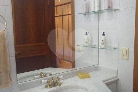 Casa à venda com 4 quartos, sendo 2 suítes, no condomínio Osato, Atibaia - SP