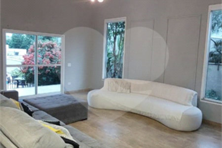 Casa para alugar com 4 quartos, sendo 3 suítes,  no condomínio Figueira Garden, Atibaia - SP