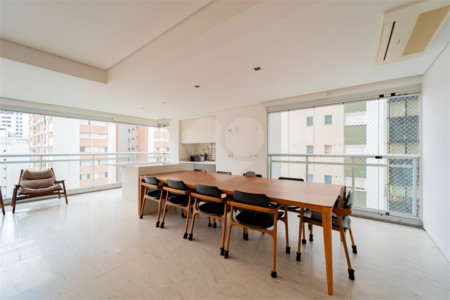 Apartamento à venda com 3 suítes em Campo Belo, São Paulo, SP