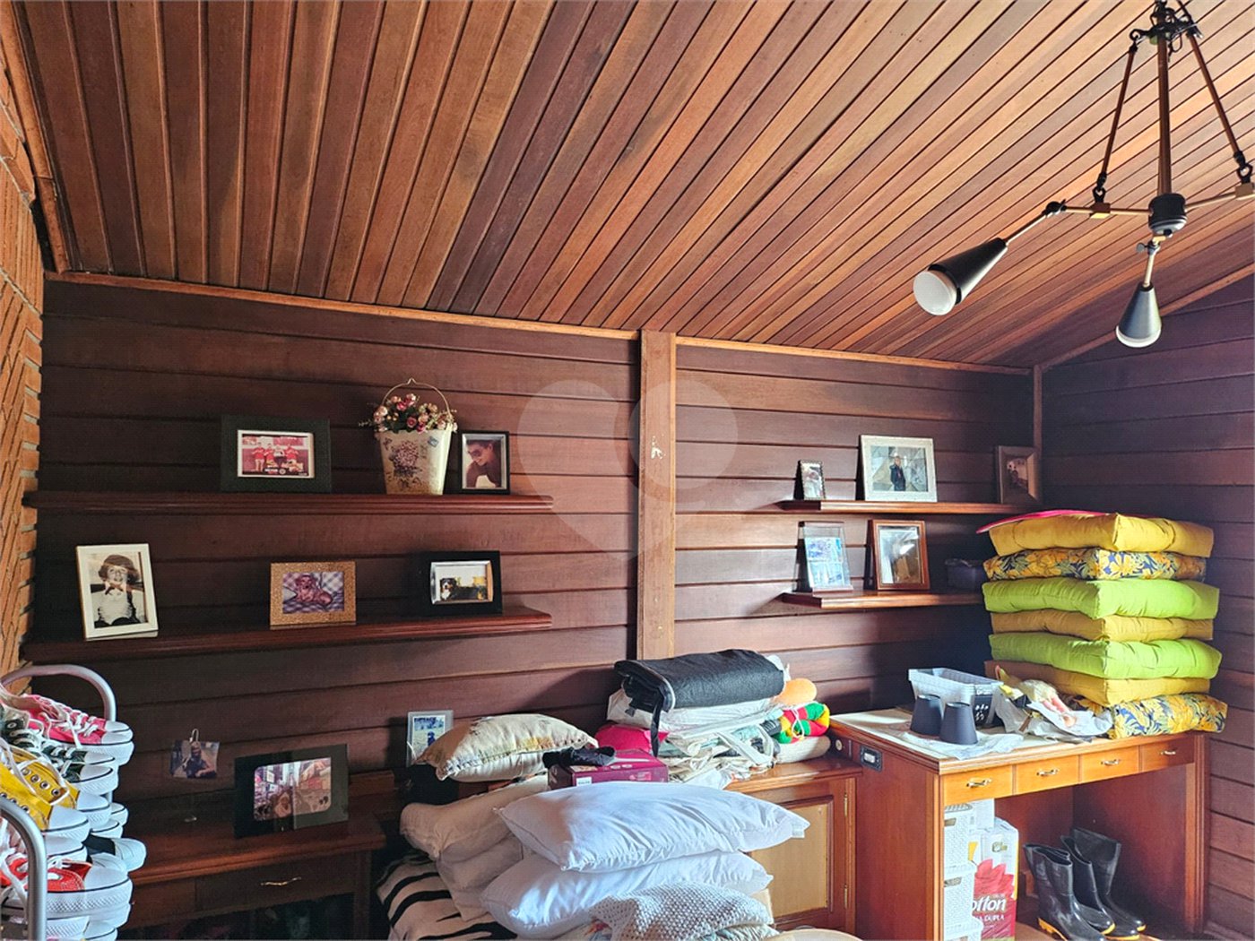 Casa à venda com 4 quartos, sendo 3 suítes, no condomínio Residncial Euroville, Carapicuíba - SP