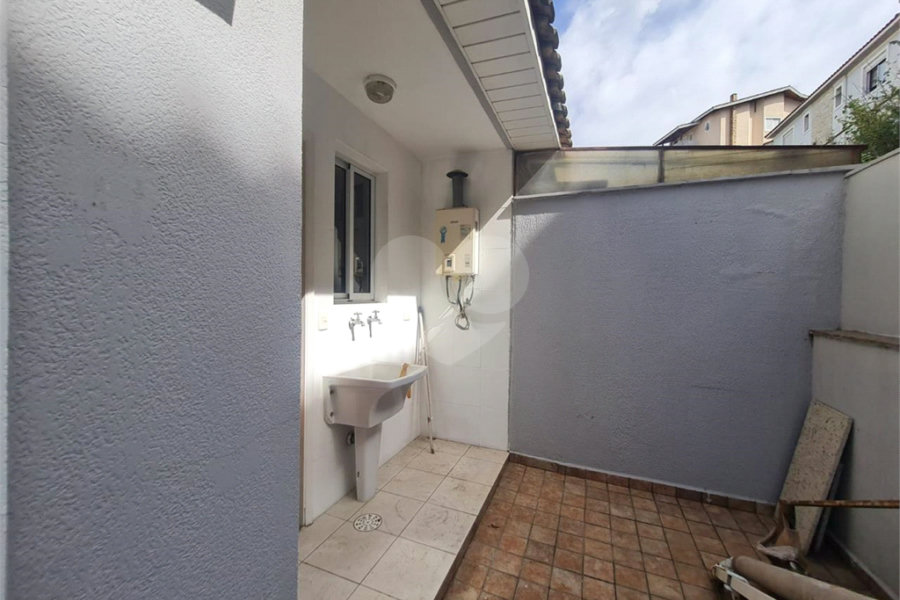 Casa à venda com 3 quartos, sendo 1 suíte, no condomínio Jardim Itatinga II, São Paulo - SP
