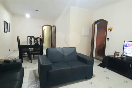 Casa à venda com 3 quartos, sendo 1 suíte, em Vila Nivi, São Paulo, SP
