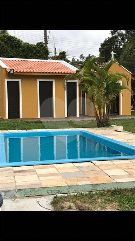 Chácara à venda com 4 quartos, sendo 1 suíte,  em Parque dos Jacarandás, Arujá, SP