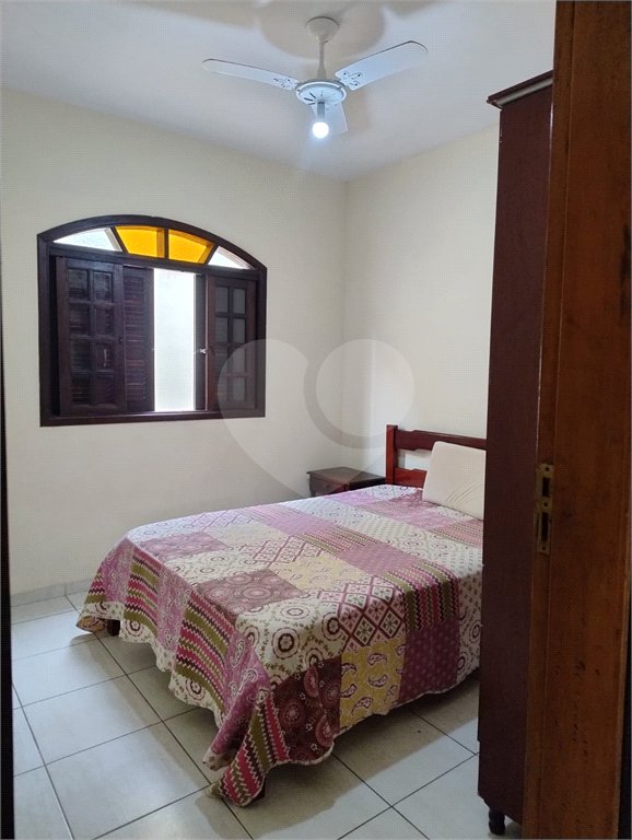 Sobrado à venda com 6 quartos, sendo 2 suítes, em Balneário Stella Maris, Peruíbe, SP