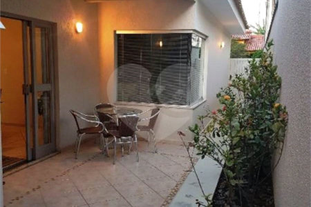Casa à venda com 4 quartos, sendo 1 suíte, no condomínio Residencial Esplanada, Salto - SP