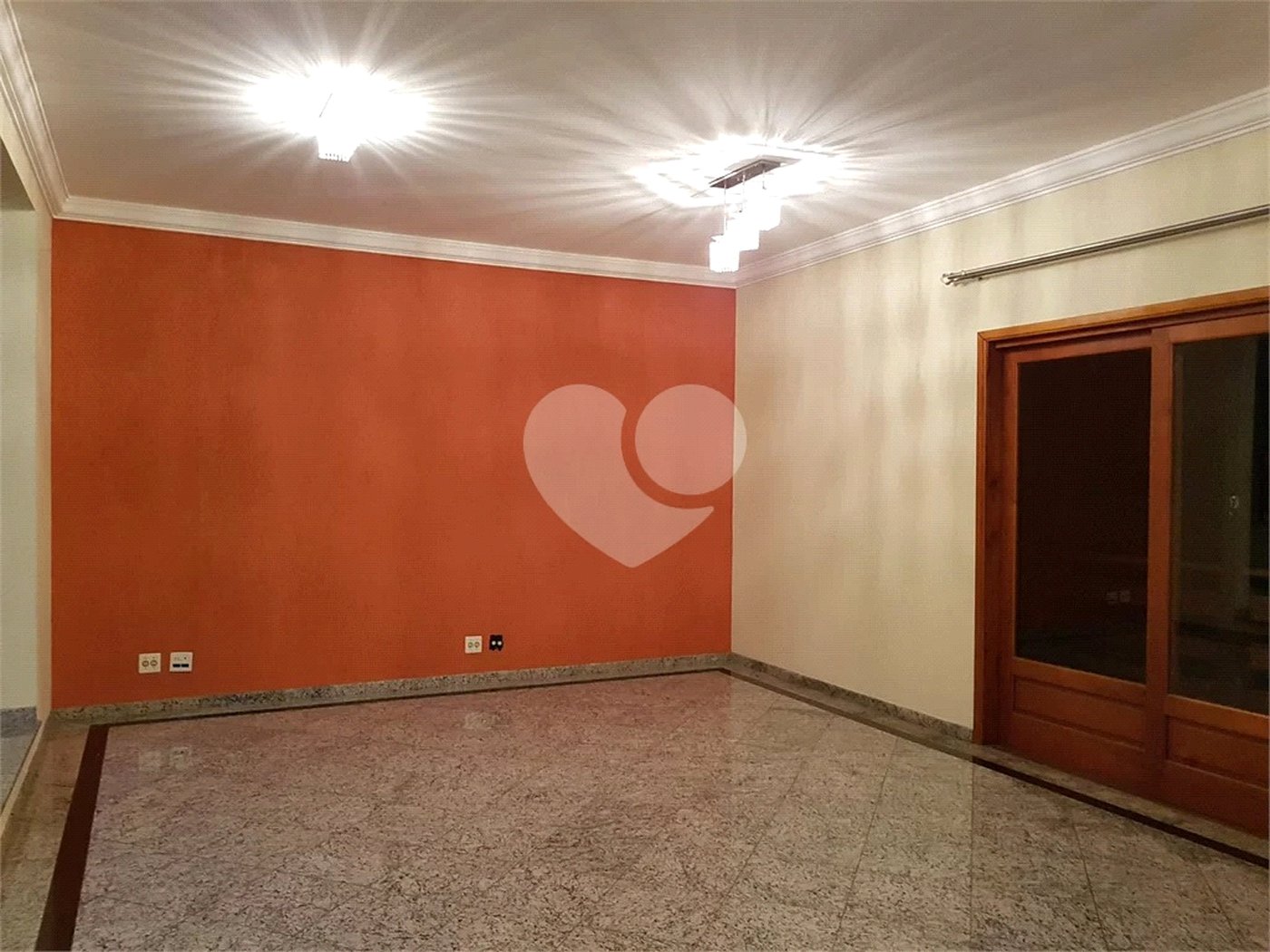Casa à venda com 4 quartos, sendo 2 suítes, no condomínio Alpes da Cantareira, Mairiporã - SP