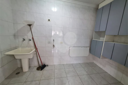 Sobrado à venda ou para alugar com 5 quartos, sendo 4 suítes,  em City América, São Paulo, SP