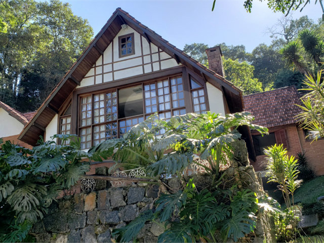 Casa para alugar com 4 quartos, sendo 3 suítes,  no condomínio Alpes da Cantareira, Mairiporã - SP