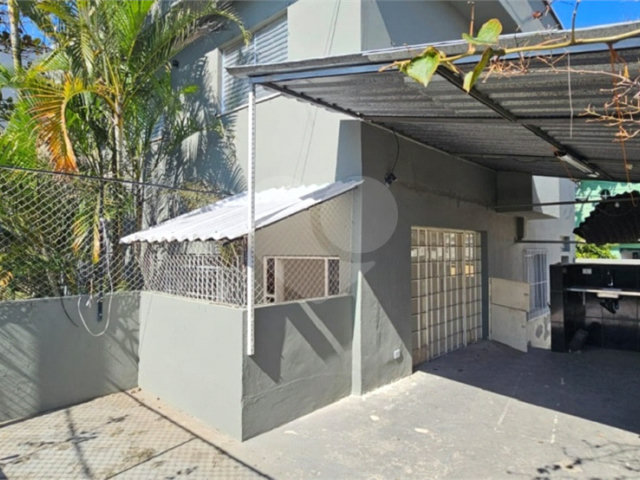 Sobrado à venda com 5 quartos, sendo 1 suíte,  em Interlagos, São Paulo, SP