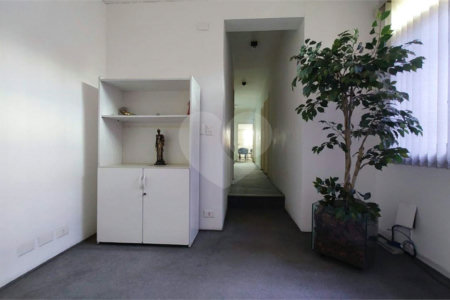 Casa à venda com 4 quartos, sendo 2 suítes,  em Vila Alexandria, São Paulo, SP