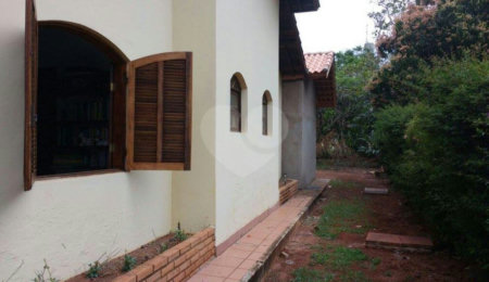 Casa Térrea à venda com 3 quartos, sendo 2 suítes,  no Centro, Águas de Santa Bárbara, SP