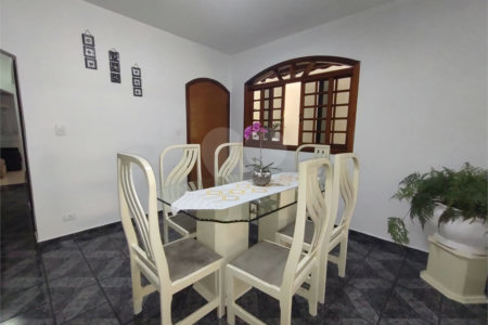 Sobrado à venda com 4 quartos, sendo 2 suítes, em Pedreira, São Paulo, SP