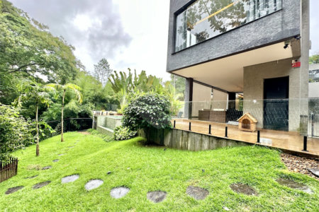 Casa à venda com 3 suítes no condomínio Reserva Santa Maria, Jandira - SP