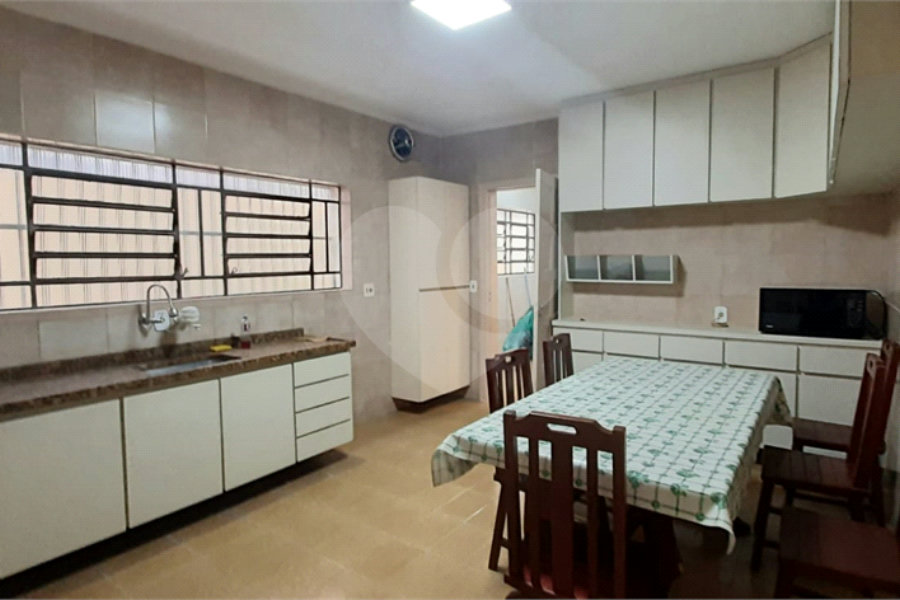 Sobrado amplo com 3 quartos, suíte e quintal para venda no Tremembé !!!