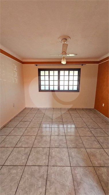 Excelente Casa Residencial no São Carlos 5 com 3 Quartos (1 Suíte) e Garagem Coberta para 2 Carros