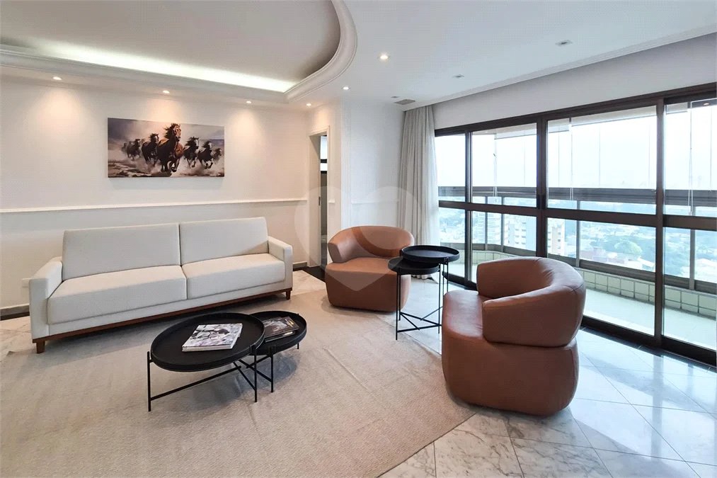 Encante-se com esta sofisticada cobertura no Jardim do Mar! São 4 suítes, piscina privativa, espaço gourmet e 5 vagas. Agende sua visita e surpreenda-se!