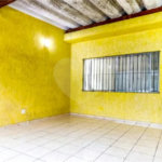 sobrado de 3 andares, sendo o terceiro andar de lazer com churrasqueira, um salão amplo e varanda