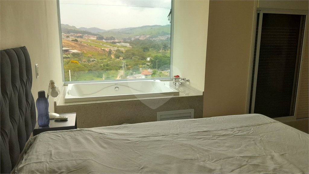 Chácara em Área Rural de Piracaia, com casa principal + 4 kitnets alugadas, excelente localização