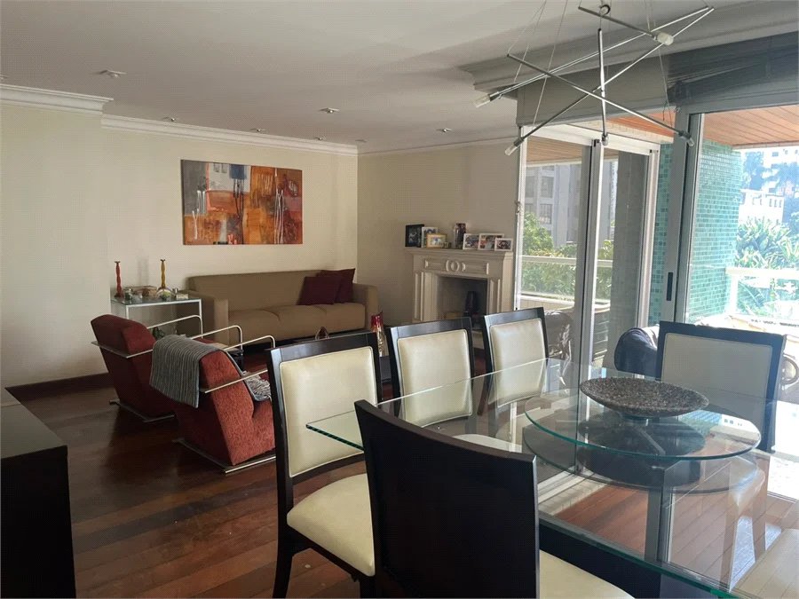 Apartamento à venda com 3 suítes em Real Parque, São Paulo, SP