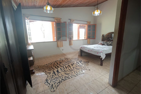 Sítio à venda com 6 quartos, sendo 5 suítes,  em Alto da Serra (mailasqui), São Roque, SP