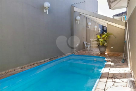 Casa à venda com 3 quartos, sendo 1 suíte,  no condomínio Rafaela I, São Paulo - SP
