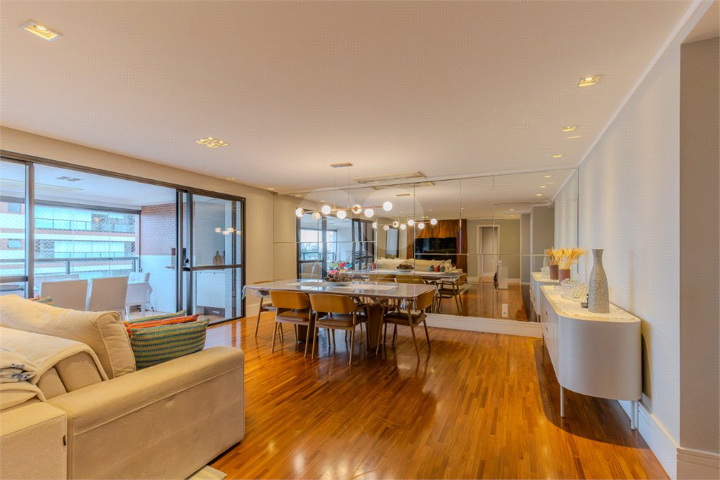 Apartamento à venda com 3 suítes em Chácara Santo Antônio, São Paulo, SP