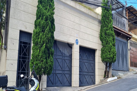 Sobrado à venda com 4 quartos, sendo 2 suítes, em Vila Paulicéia, São Paulo, SP