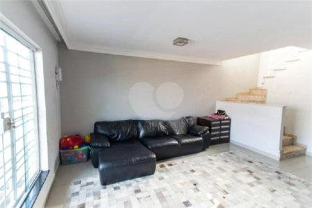 Sobrado à venda com 3 quartos, sendo 1 suíte, em Vila Nivi, São Paulo, SP
