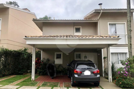 Casa à venda com 4 quartos, sendo 2 suítes, no condomínio Sunríse, São Paulo - SP