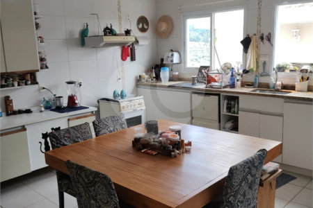 Casa à venda com 3 quartos, sendo 1 suíte, no condomínio Picollo Villaggio, Louveira - SP