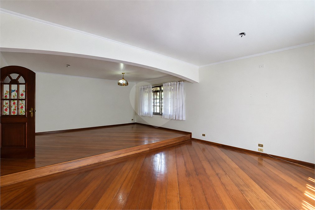 Sobrado à venda com 5 quartos, sendo 2 suítes, em Jardim do Mar, São Bernardo do Campo, SP