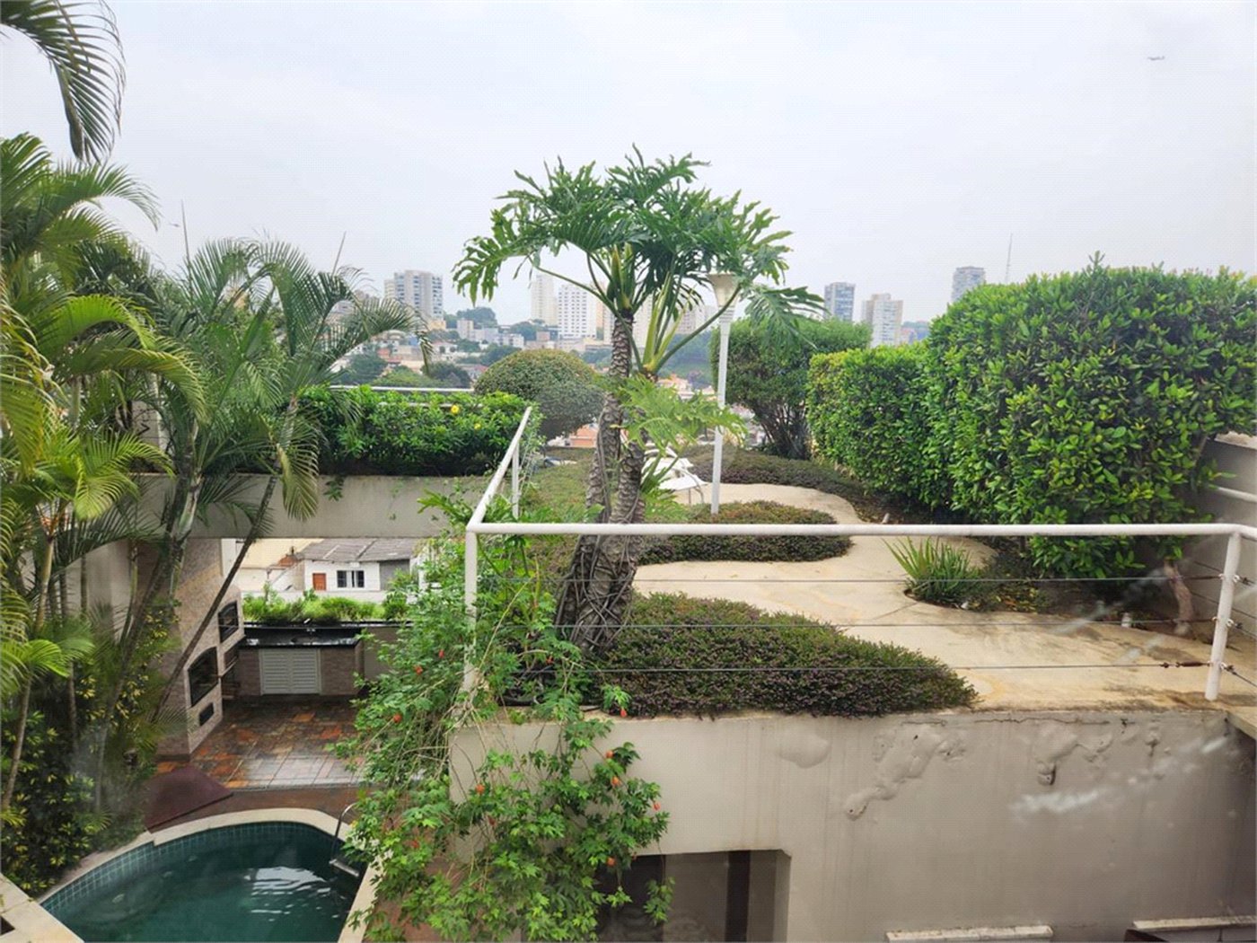 Casa à venda com 4 quartos, sendo 2 suítes,  em Vila Romana, São Paulo, SP