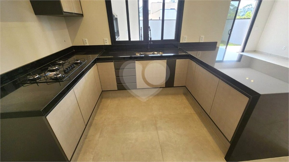 Casa à venda com 3 suítes no condomínio Vita Verdi, Valinhos - SP