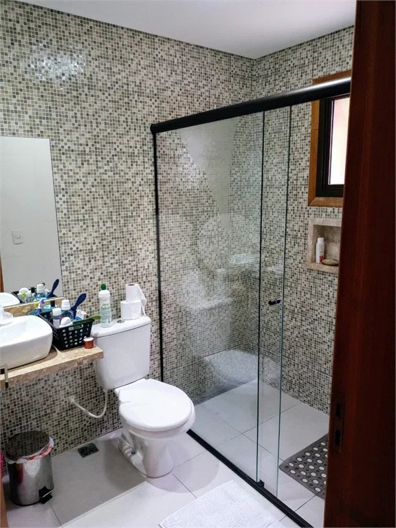 Casa à venda ou para alugar com 5 quartos, sendo 4 suítes, no condomínio Associação Reserva das Hortênsias, Mairiporã - SP