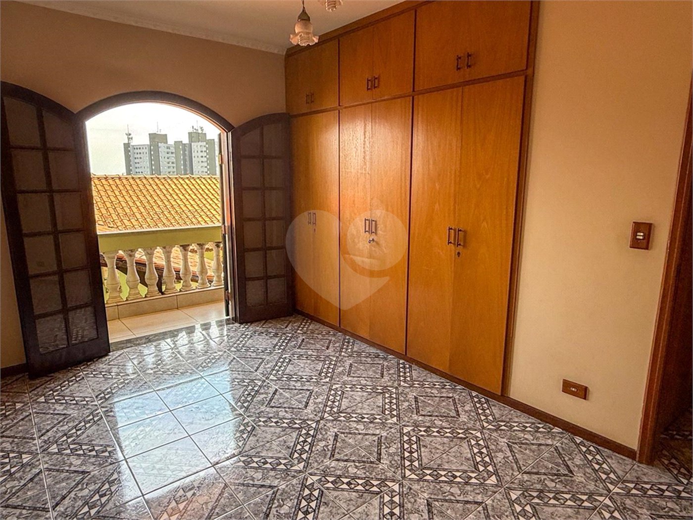 Sobrado à venda com 3 quartos, sendo 1 suíte, em Cidade Líder, São Paulo, SP