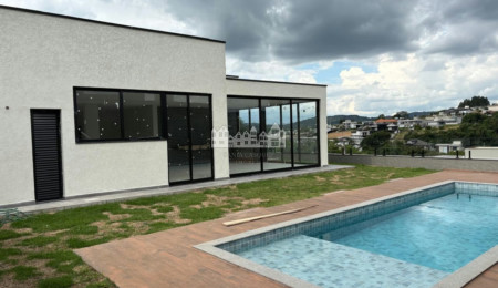 Casa à venda com 3 suítes no condomínio Shamballa III, Atibaia - SP