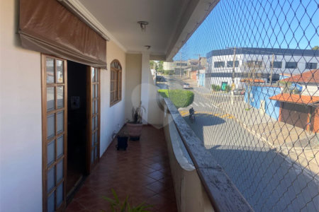 Sobrado à venda com 3 quartos, sendo 1 suíte,  em Jardim Selma Helena, Poá, SP