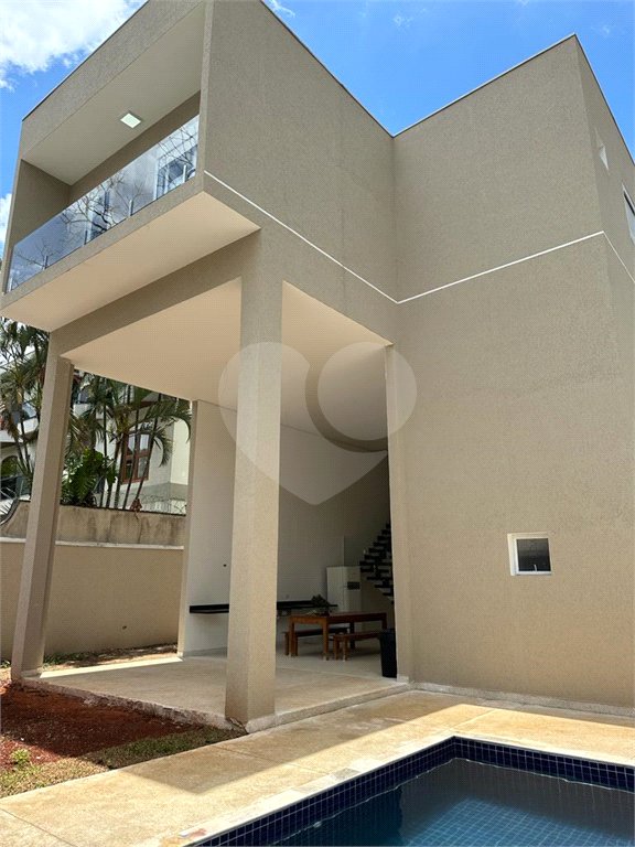 Sobrado à venda com 6 quartos, sendo 5 suítes,  em Interlagos, São Paulo, SP