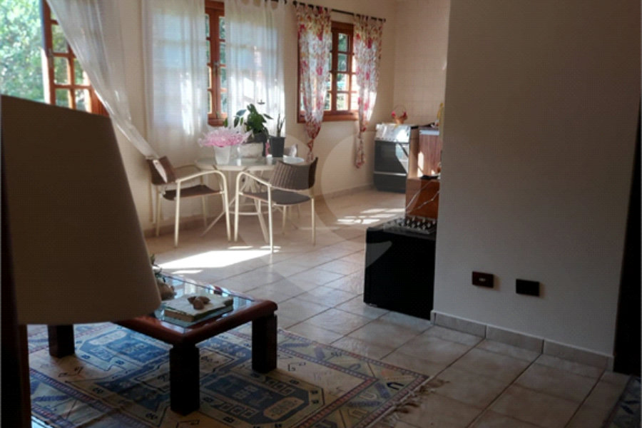 Sobrado à venda com 4 quartos, sendo 1 suíte, em Serra da Cantareira, Mairiporã, SP