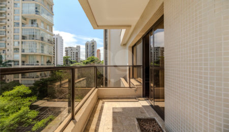 Apartamento à venda com 3 suítes em Moema, São Paulo, SP